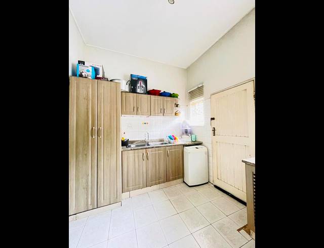 4 BEDROOM HOUSE FOR SALE IN YELLOWWOOD PARK